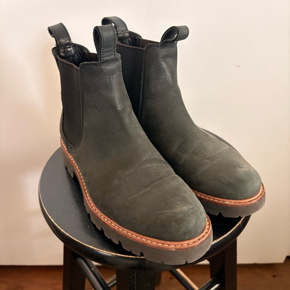Nisolo Women’s Black Leather Chelsea Boots